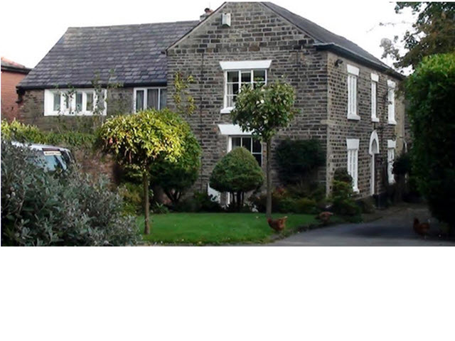 Mount Farm Cottage (between 170 and 172)